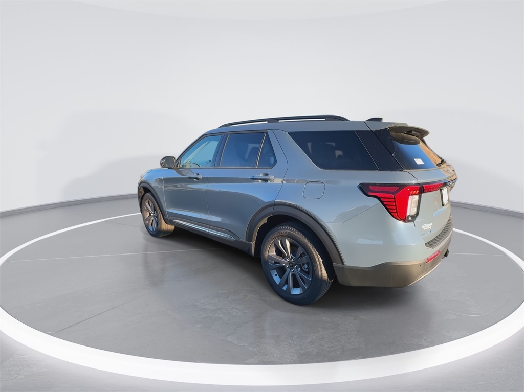 2025 Ford Explorer photo 3