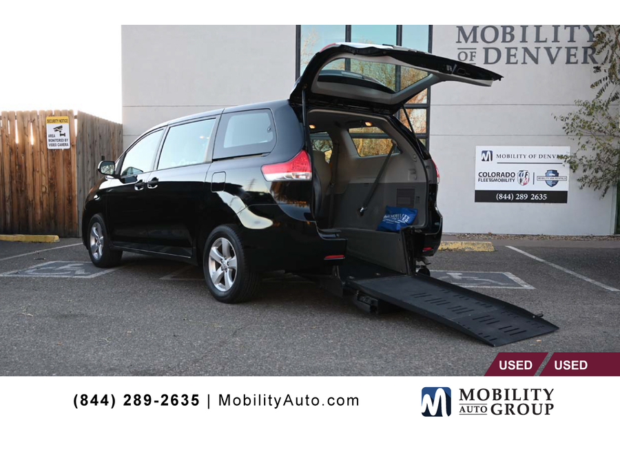 2014 Toyota Sienna L's photo