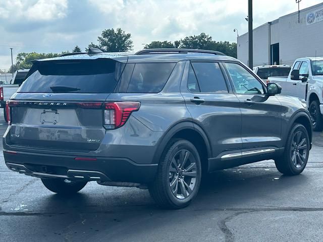 2025 Ford Explorer photo 13