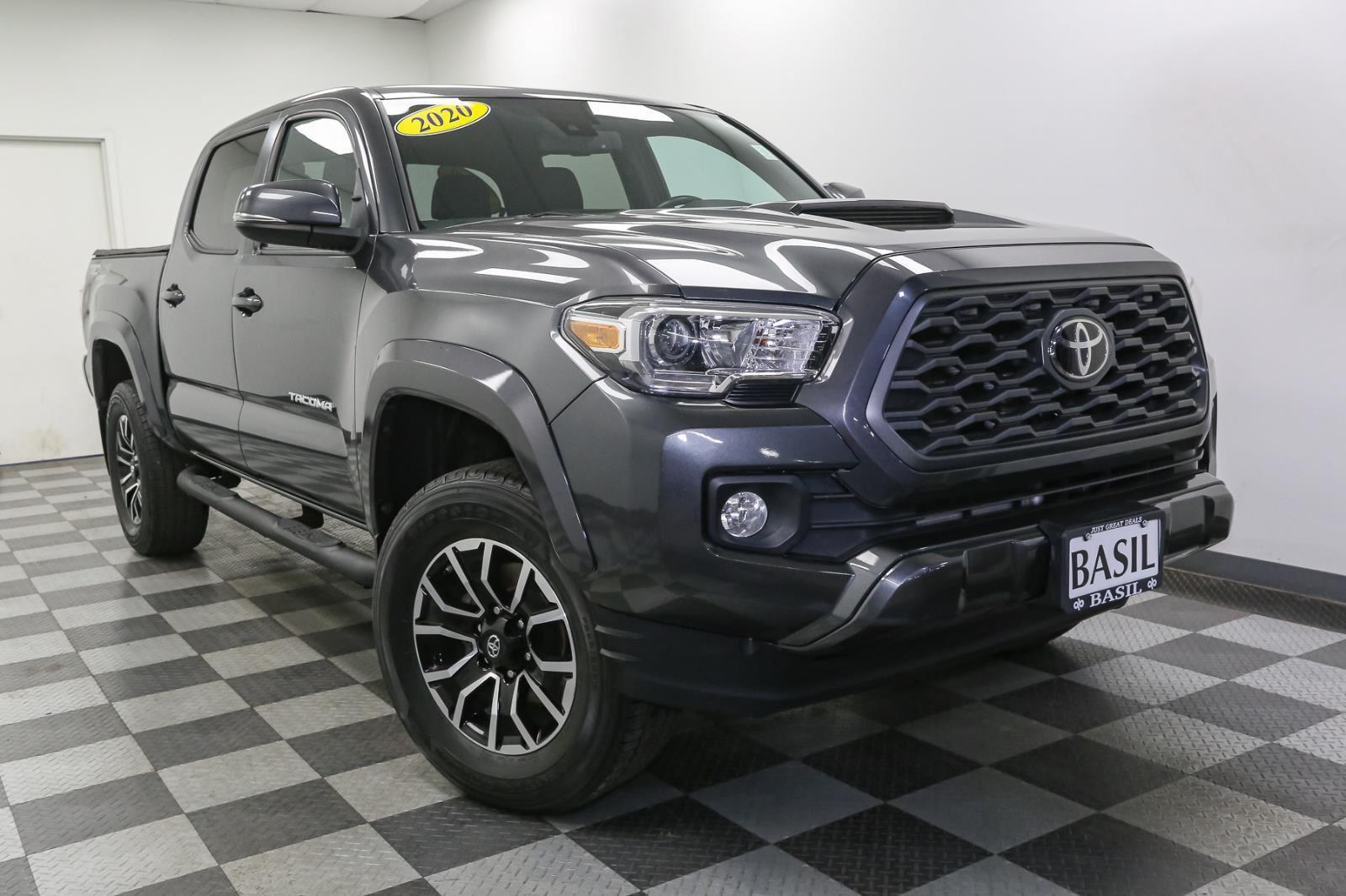 2020 Toyota Tacoma TRD Sport photo 2
