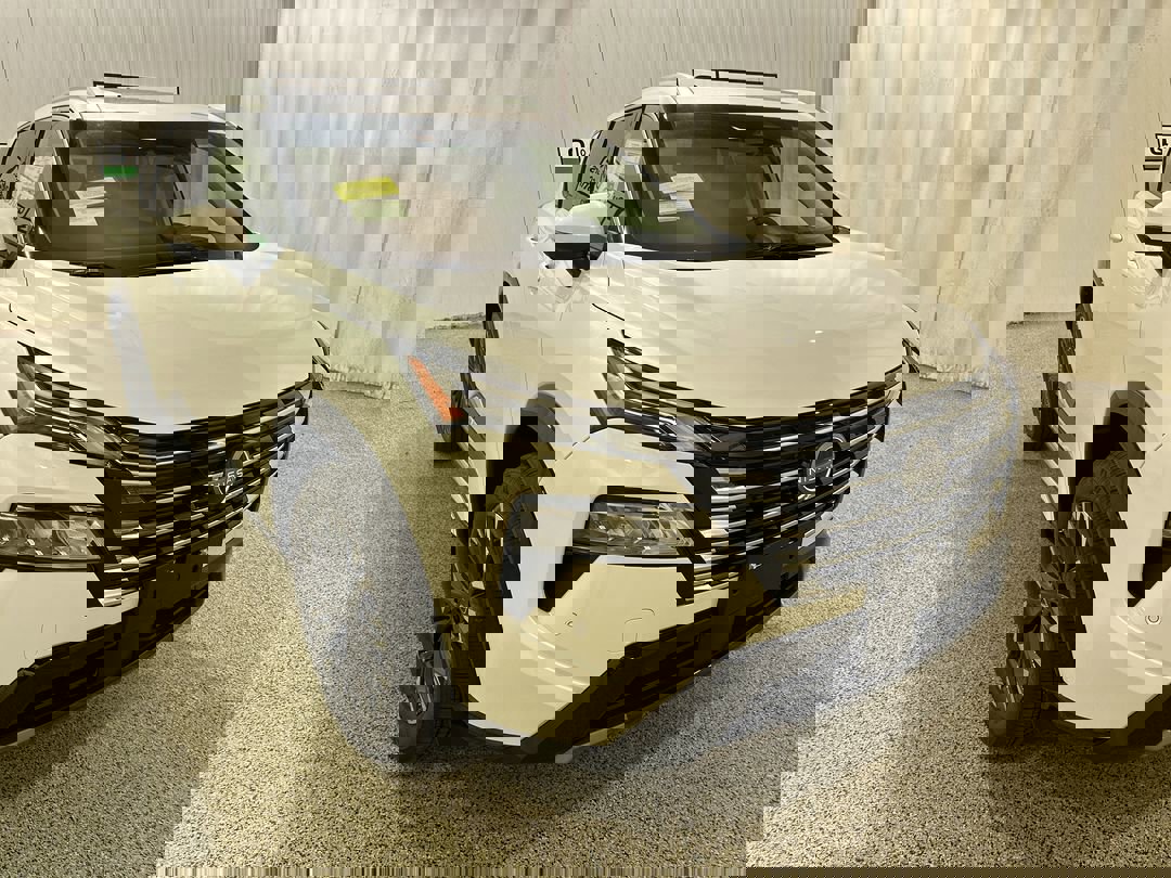 2026 Nissan Rogue Platinum's photo