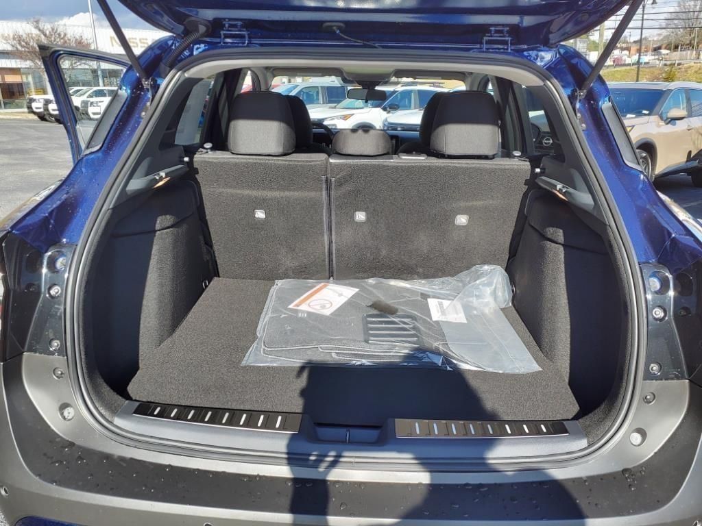 2025 Nissan Kicks SV photo 9