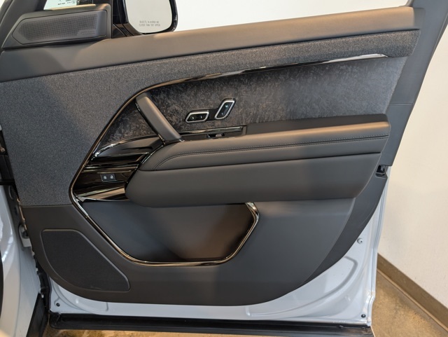 2025 Land Rover Range Rover Sport SE photo 22