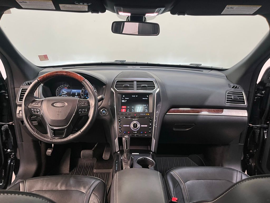 2018 Ford Explorer Platinum photo 22