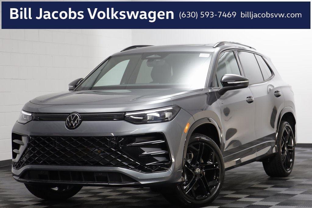 2025 Volkswagen Tiguan SE R-LINE BLACK's photo