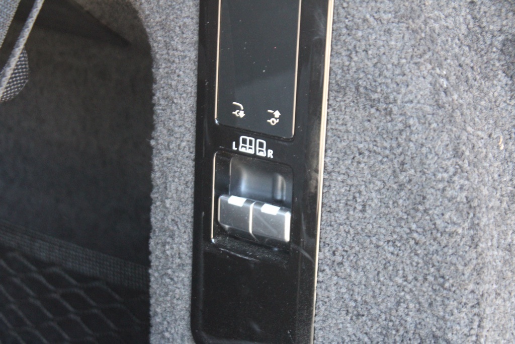 2023 Land Rover Range Rover SE photo 36
