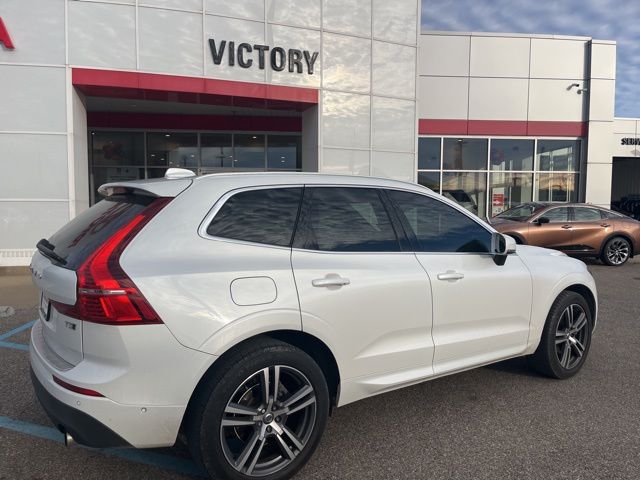 2019 Volvo XC60 T5 Momentum photo 3
