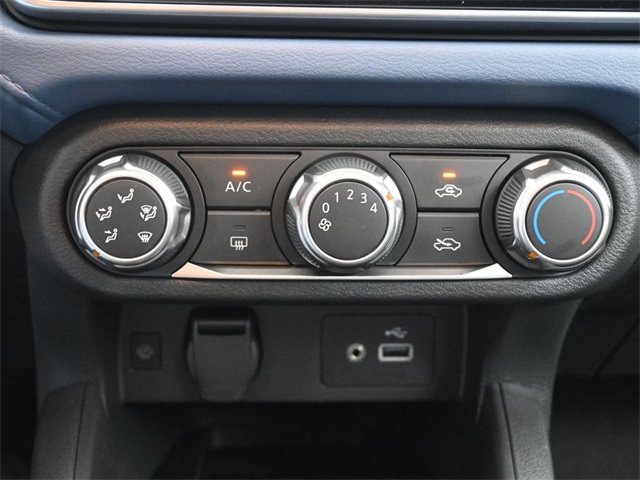 2025 Nissan Versa SV photo 4