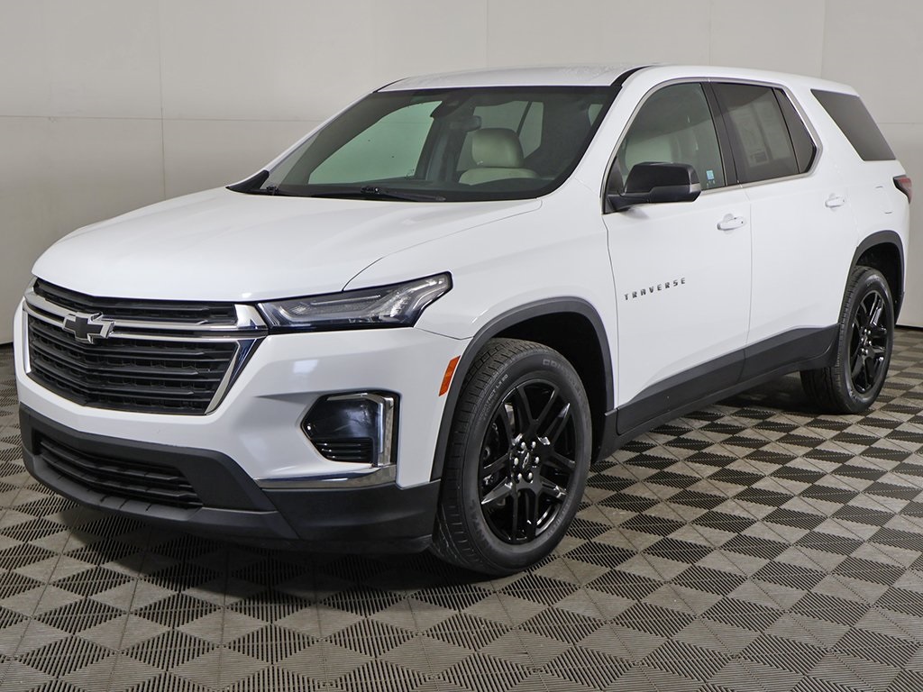 2022 Chevrolet Traverse LS photo 3