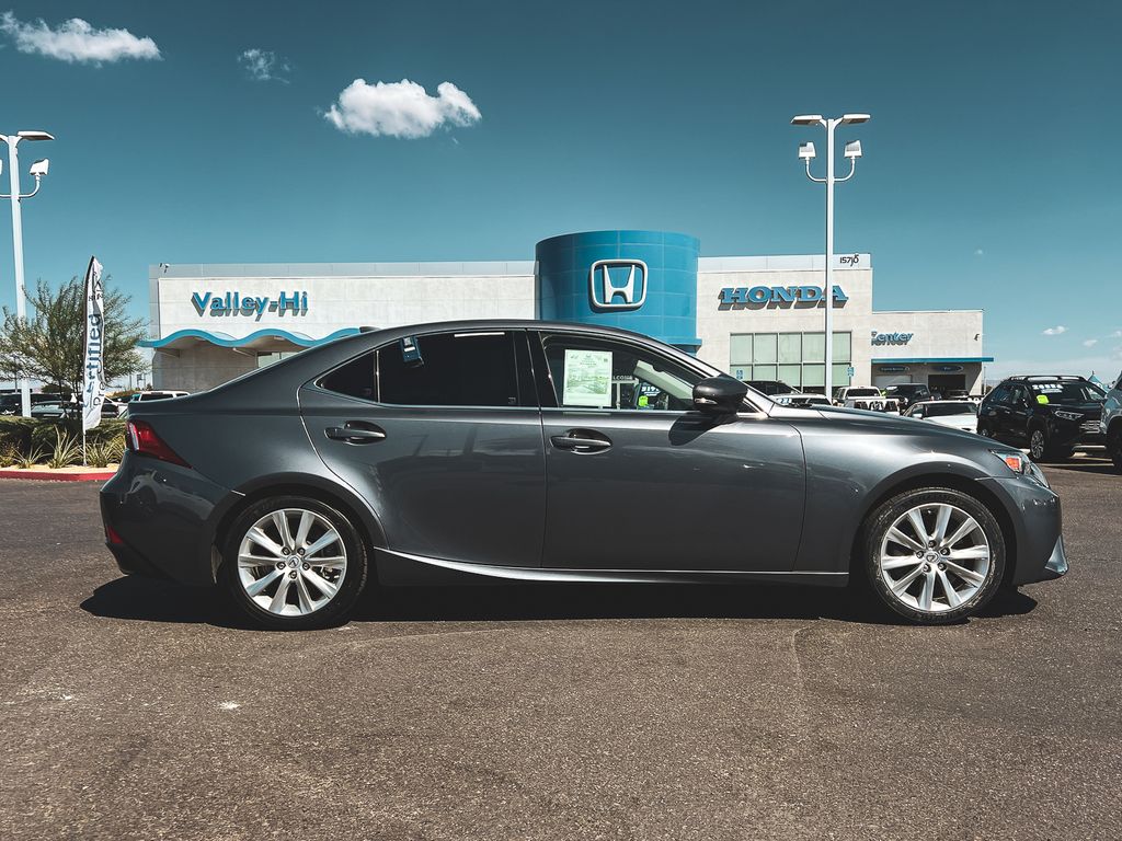 2016 Lexus IS 200t photo 3