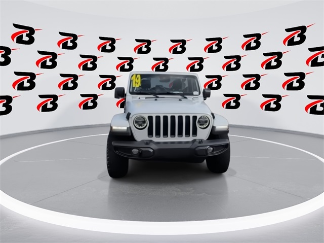 2019 Jeep Wrangler Unlimited Sahara photo 2