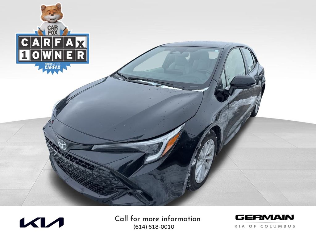 2024 Toyota Corolla Hatchback SE's photo