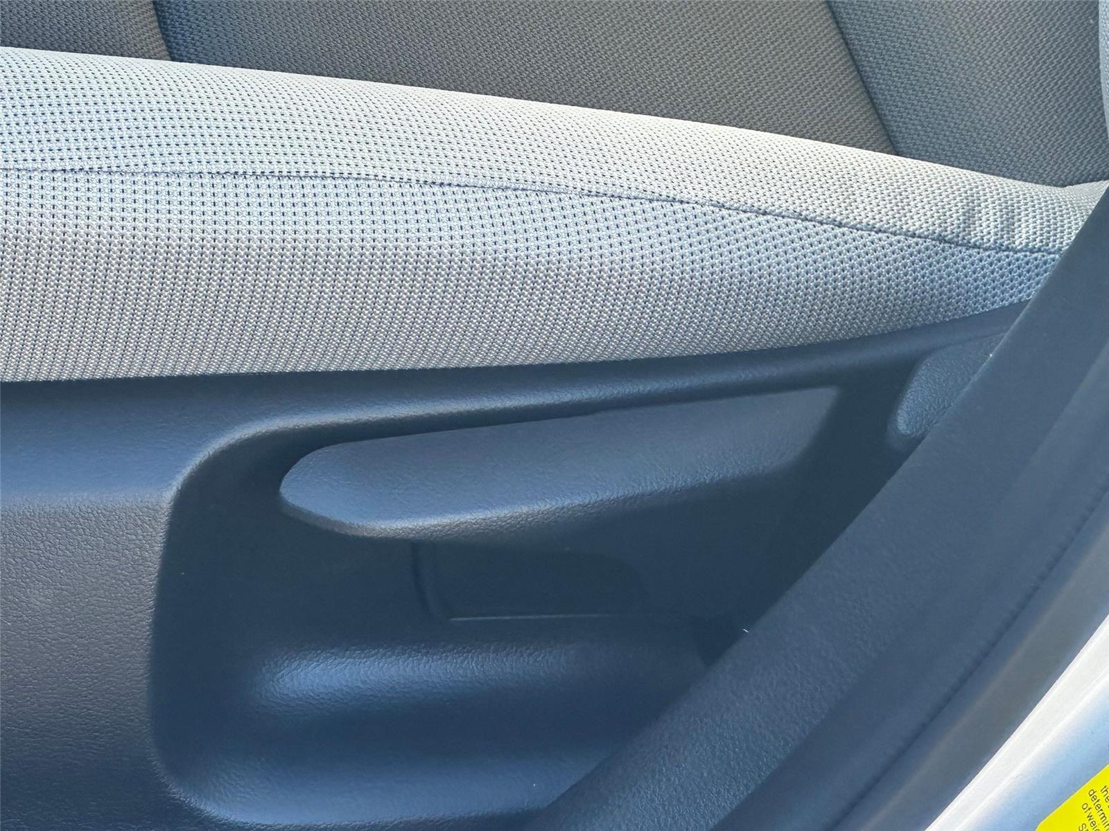 2025 Toyota Corolla LE photo 13