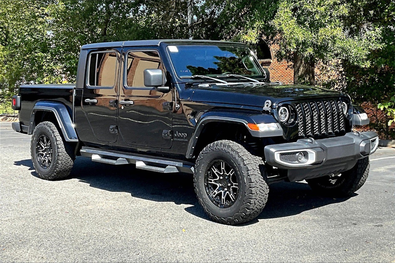 2021 Jeep Gladiator Sport photo 2