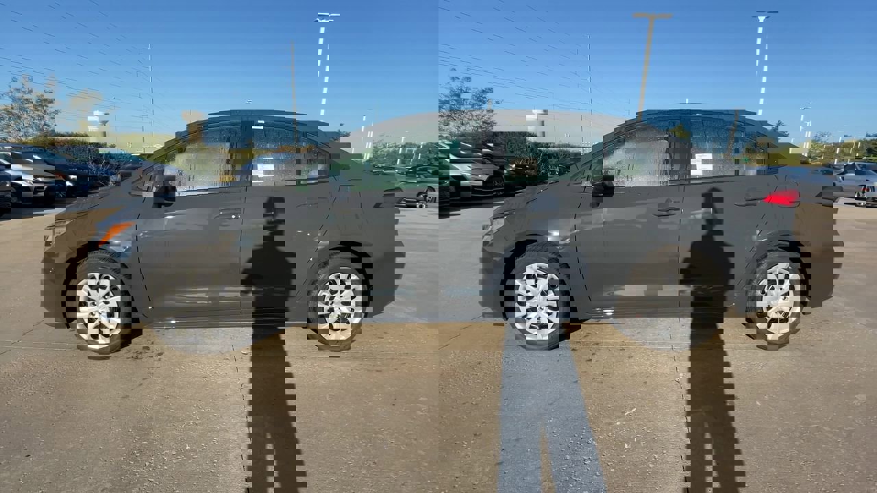 2025 Toyota Corolla LE photo 5