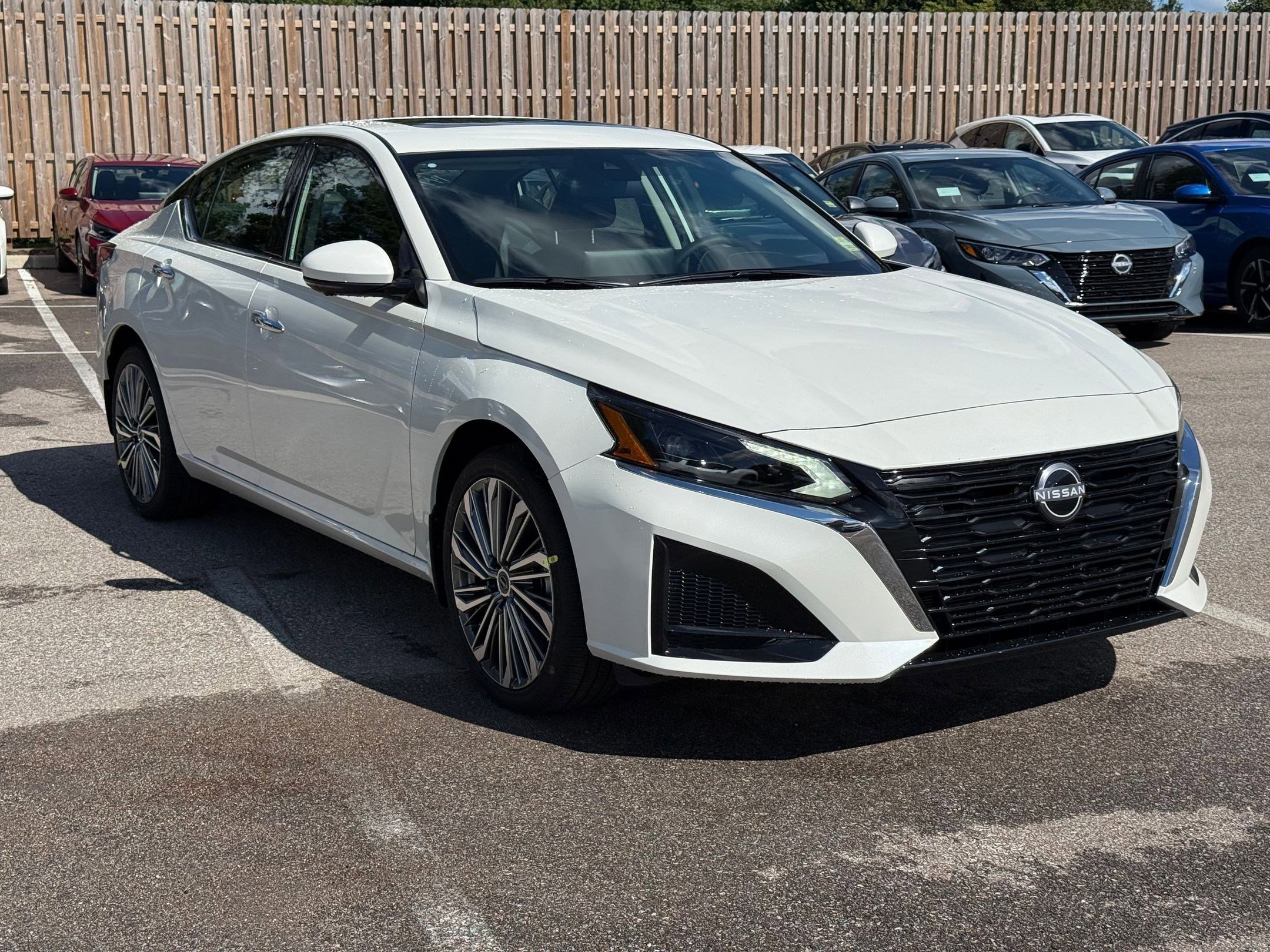2025 Nissan Altima SL photo 6