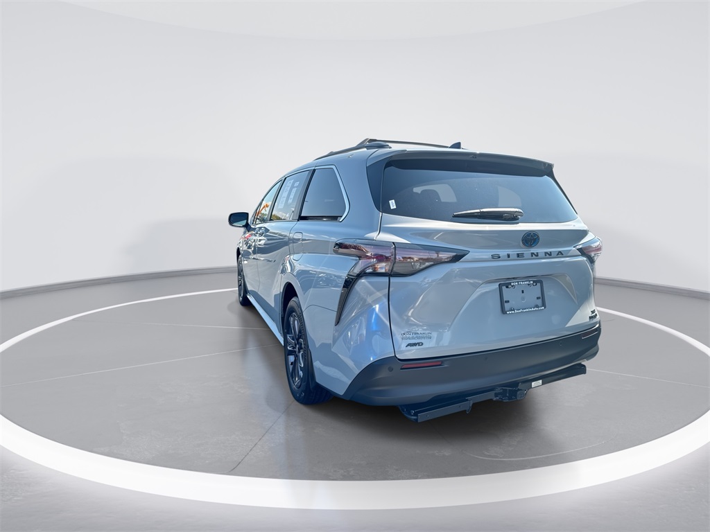 2024 Toyota Sienna LE photo 6