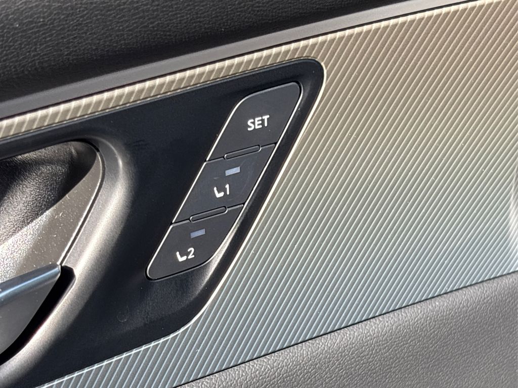 2025 Nissan Murano SL photo 12