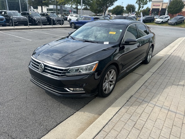 2018 Volkswagen Passat 2.0T SEL Premium photo 3