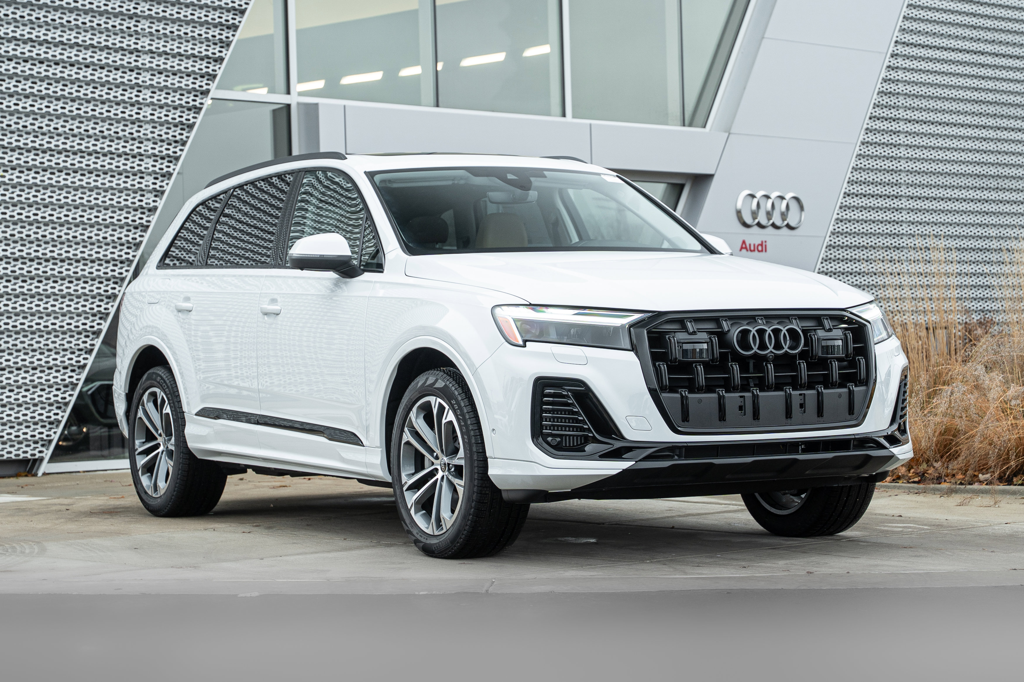 2026 Audi Q7 Premium's photo