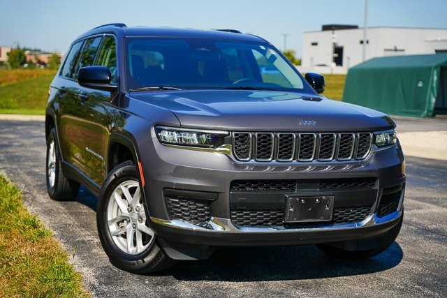 2023 Jeep Grand Cherokee Laredo photo 3