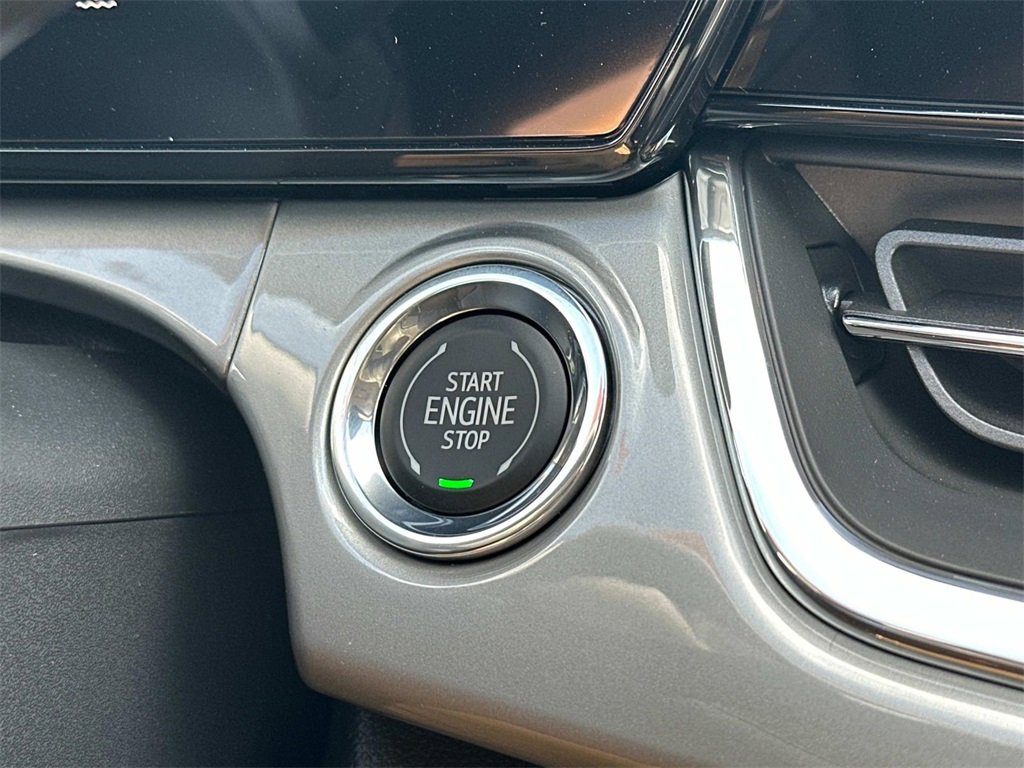 2025 Chevrolet Trax LT photo 23