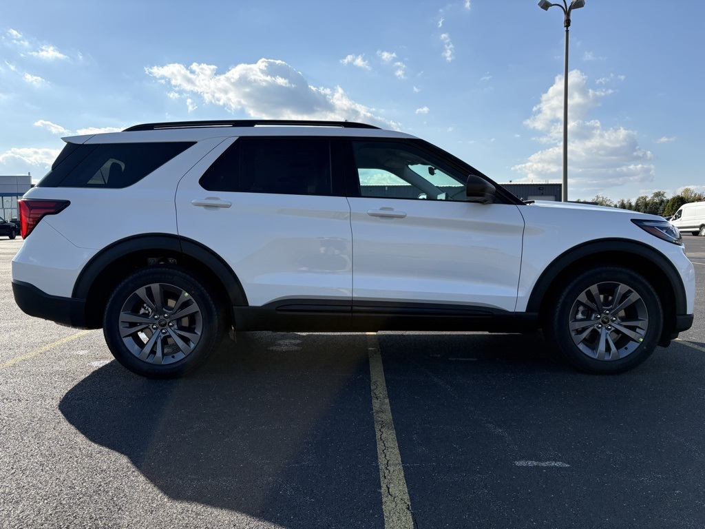 2026 Ford Explorer photo 4