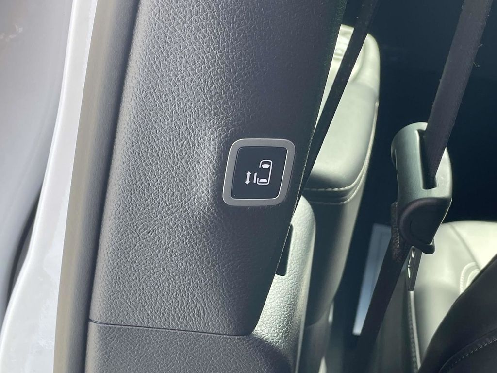 2025 Chrysler Voyager LX photo 20