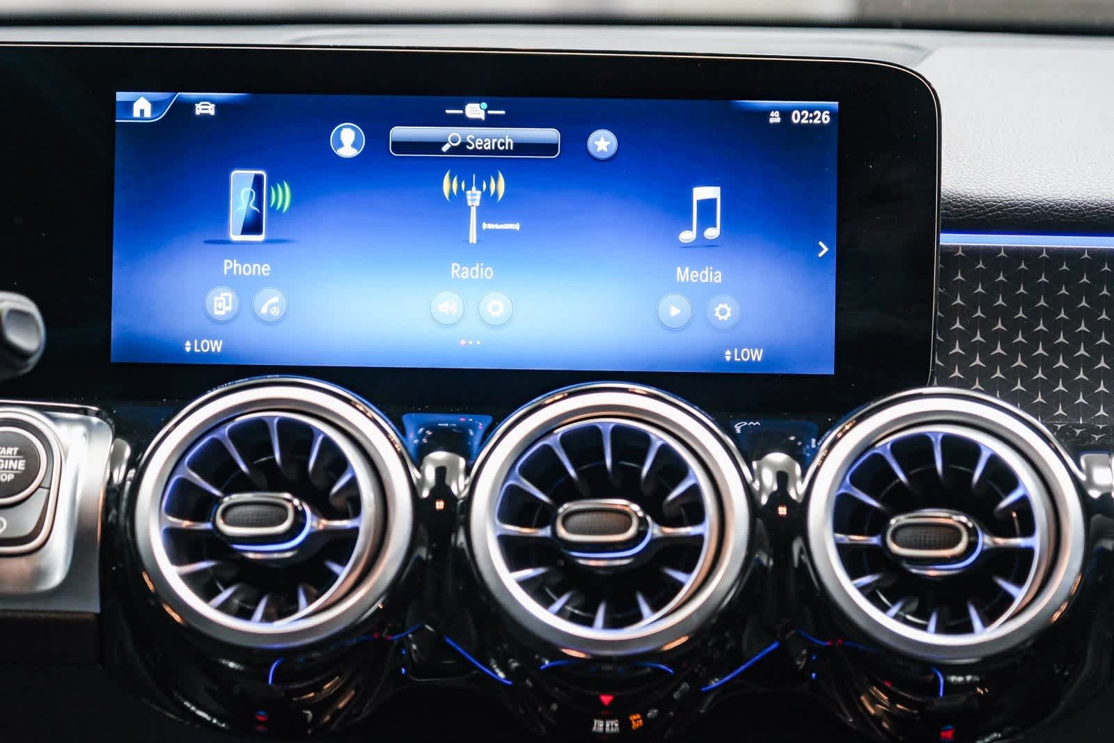 2025 Mercedes Benz GLB 250 photo 16