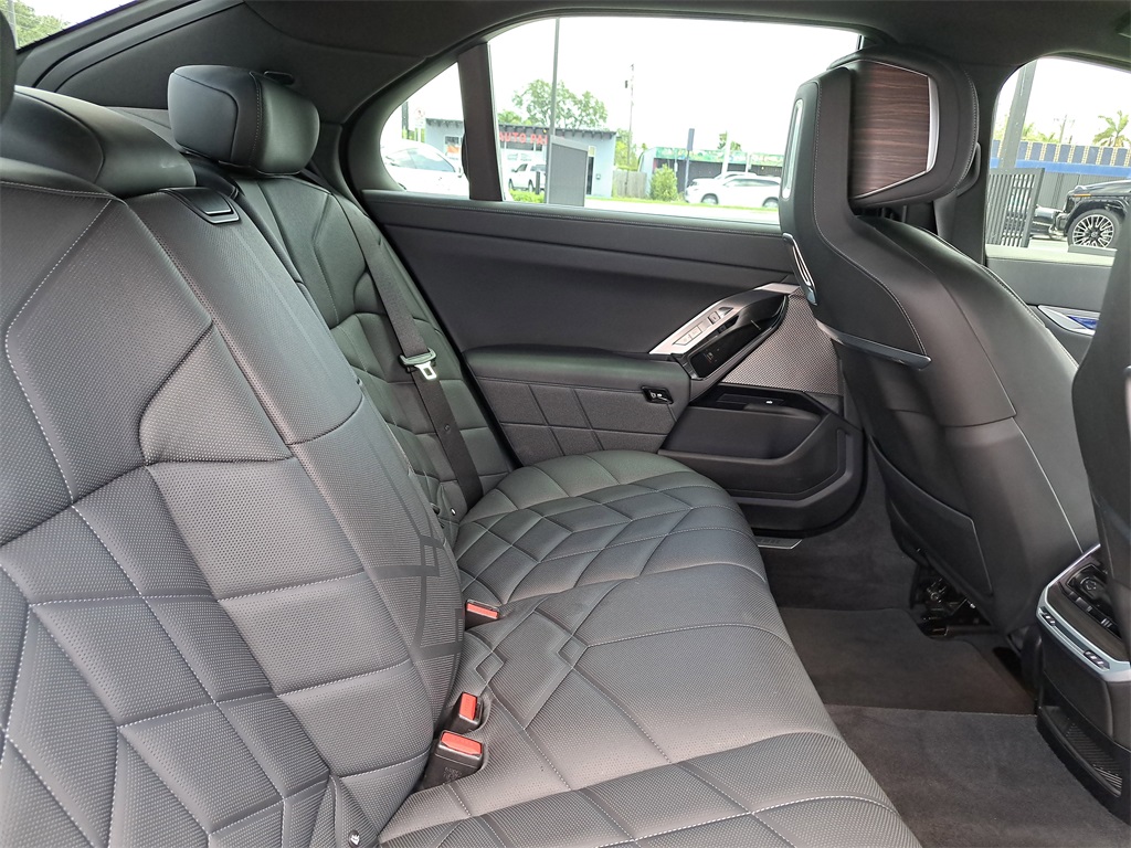 2023 Bmw 760i photo 29