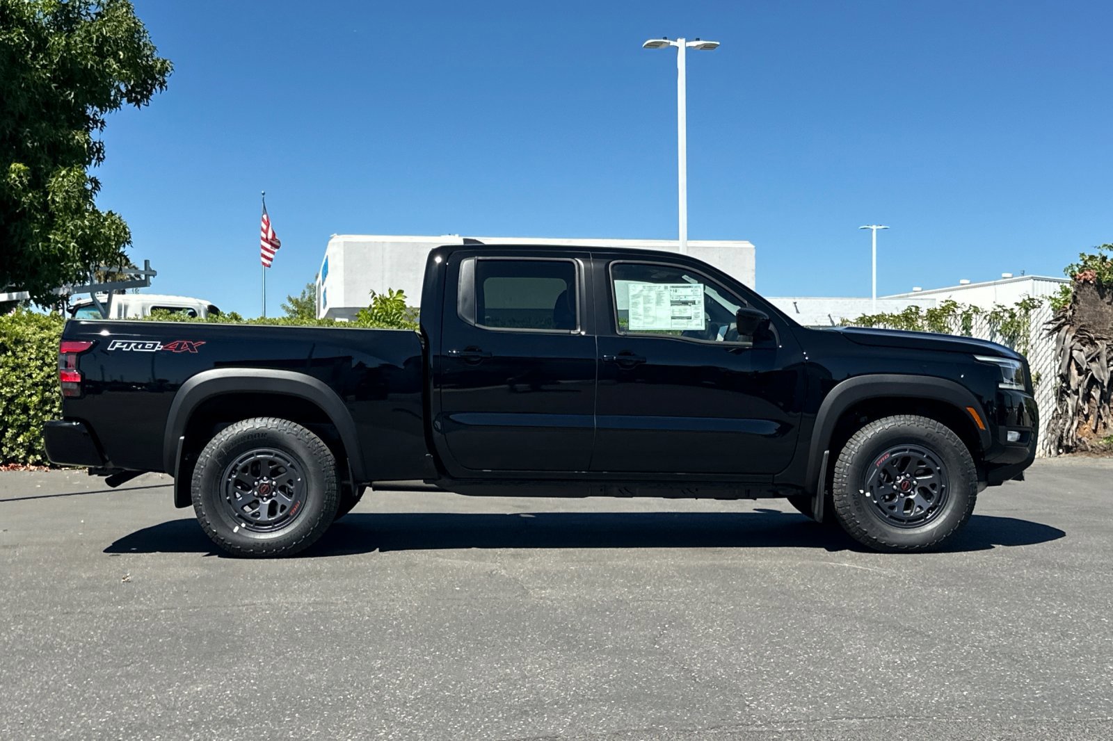 2025 Nissan Frontier Crew Cab PRO-4X photo 3