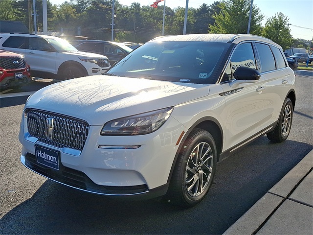 2022 Lincoln Corsair Standard photo 4