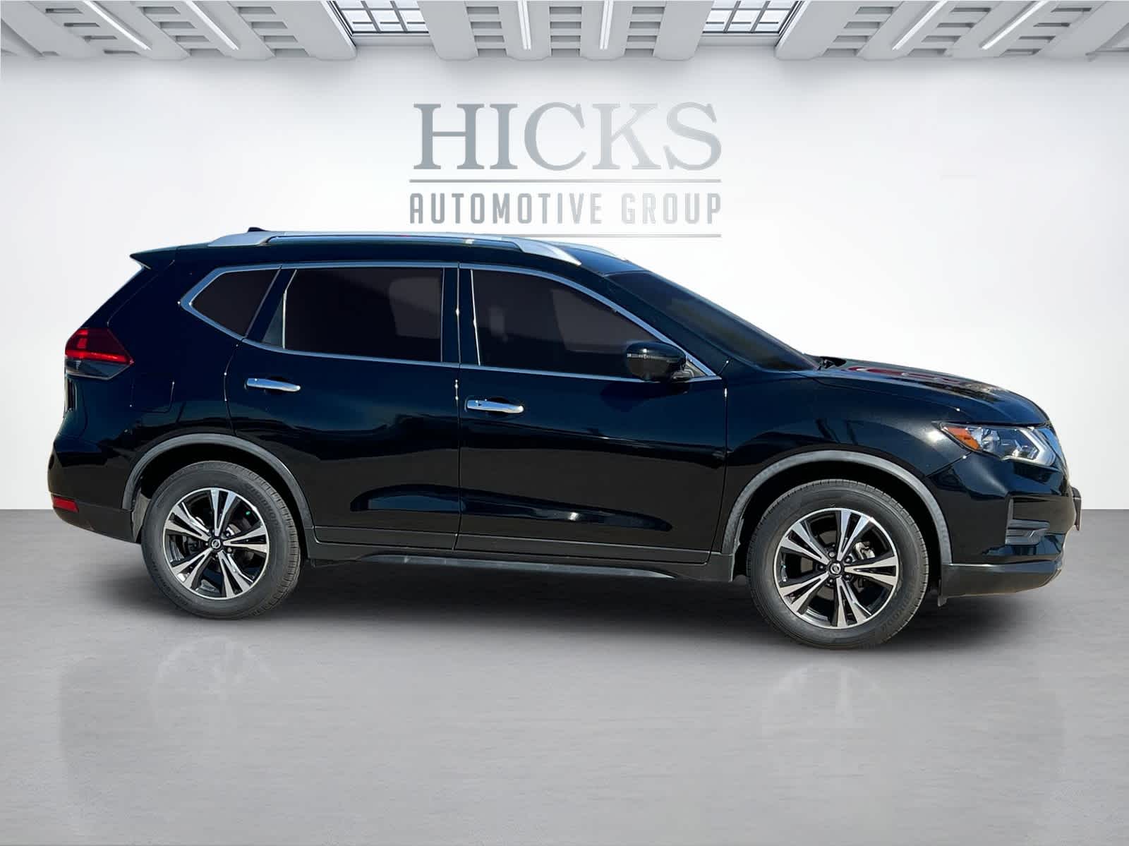 2020 Nissan Rogue SV photo 3