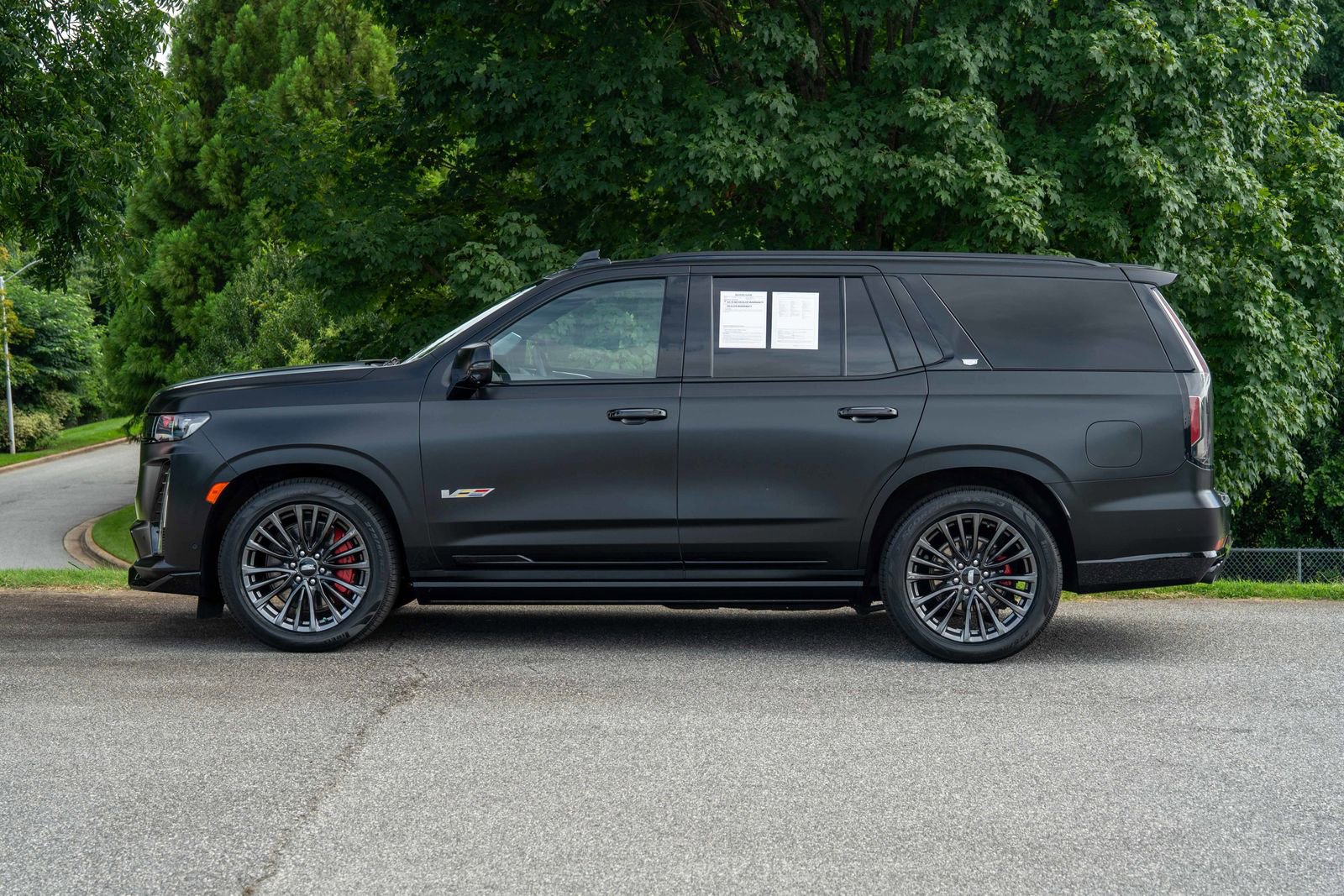 2023 Cadillac Escalade V-Series photo 3