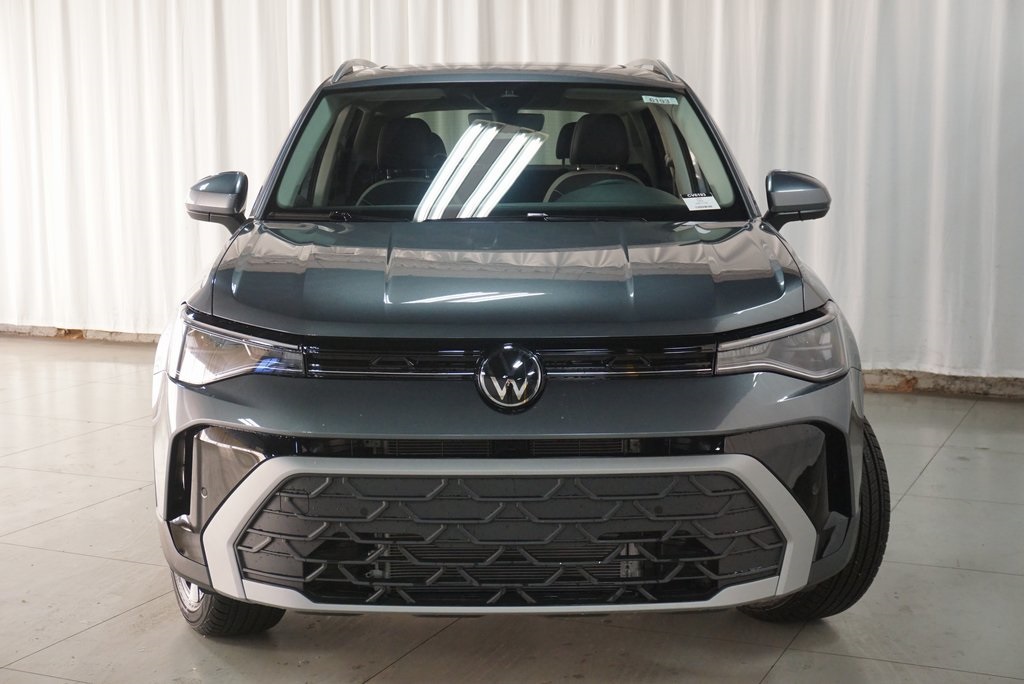 2025 Volkswagen Taos SE photo 4