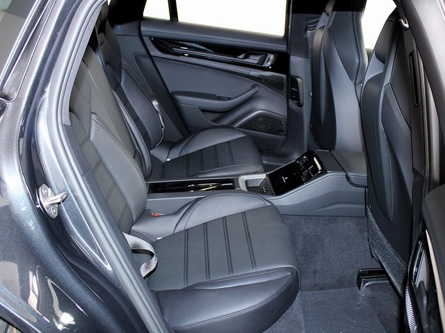 2025 Porsche Panamera 4 photo 25