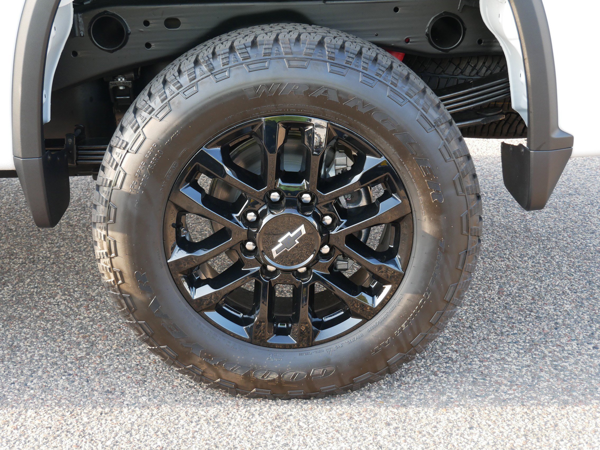 2025 Chevrolet Silverado 2500HD Custom photo 3