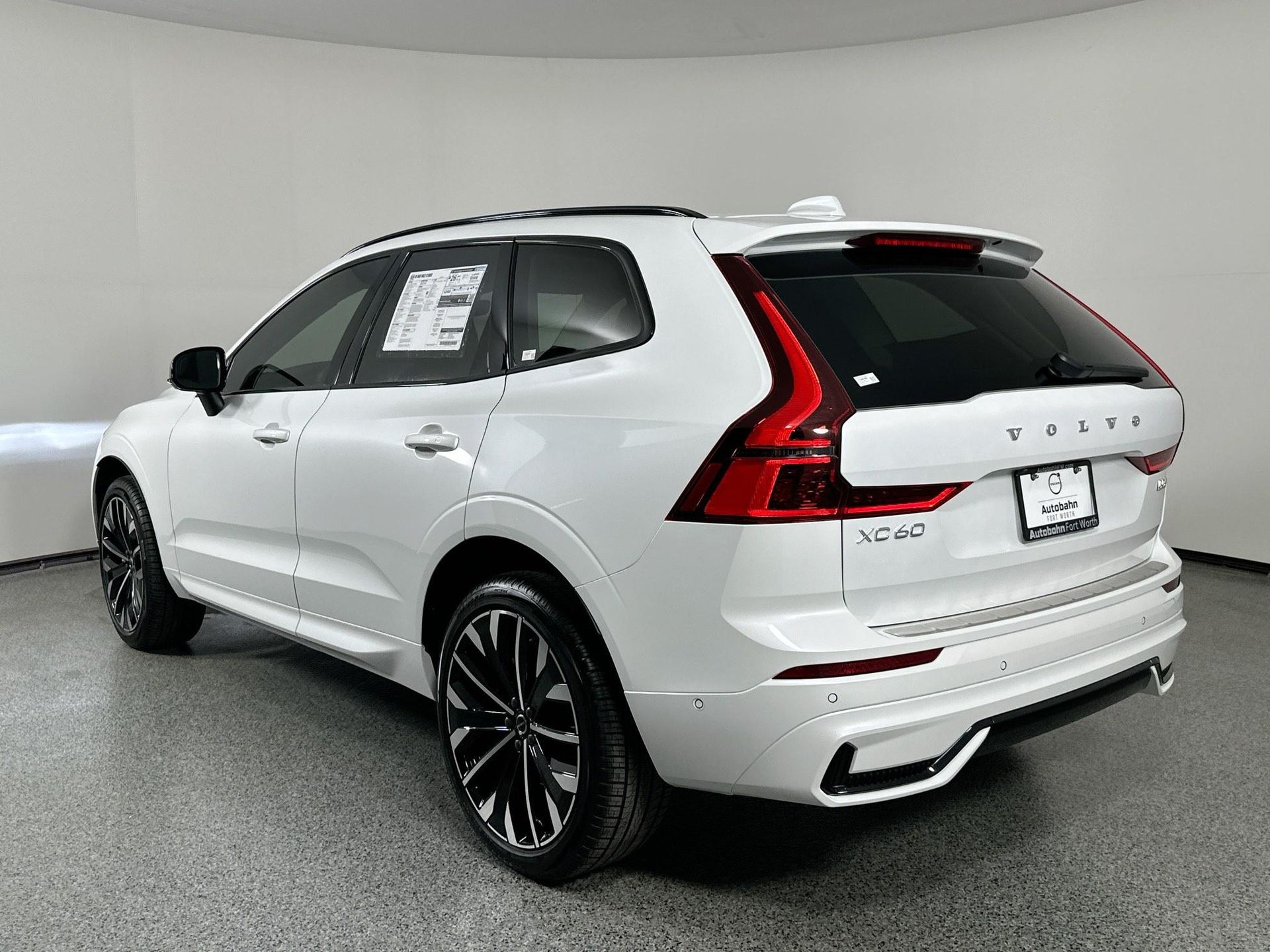 2026 Volvo XC60 B5 photo 6