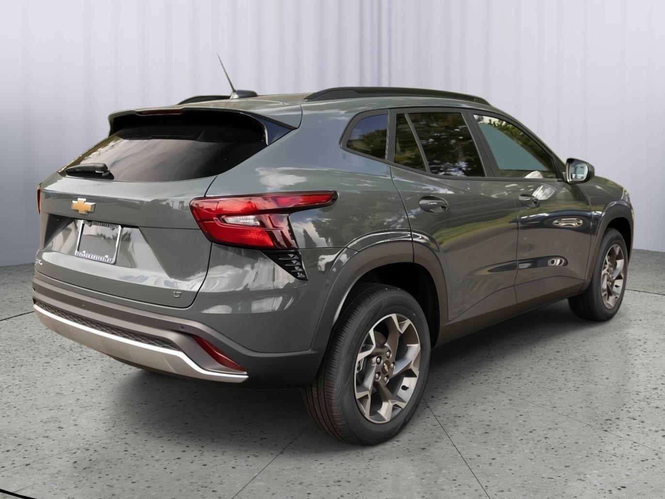 2025 Chevrolet Trax LT photo 7