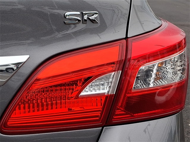 2019 Nissan Sentra SR photo 14