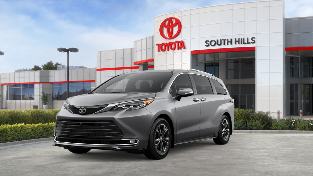 2026 Toyota Sienna Platinum's photo