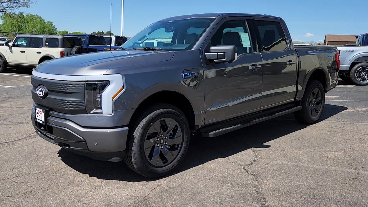 2025 Ford F-150 Lightning photo 2