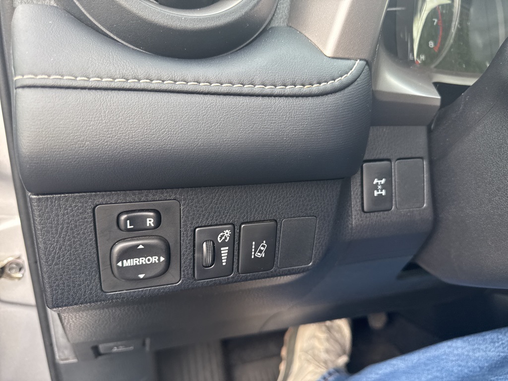 2018 Toyota RAV4 XLE photo 3