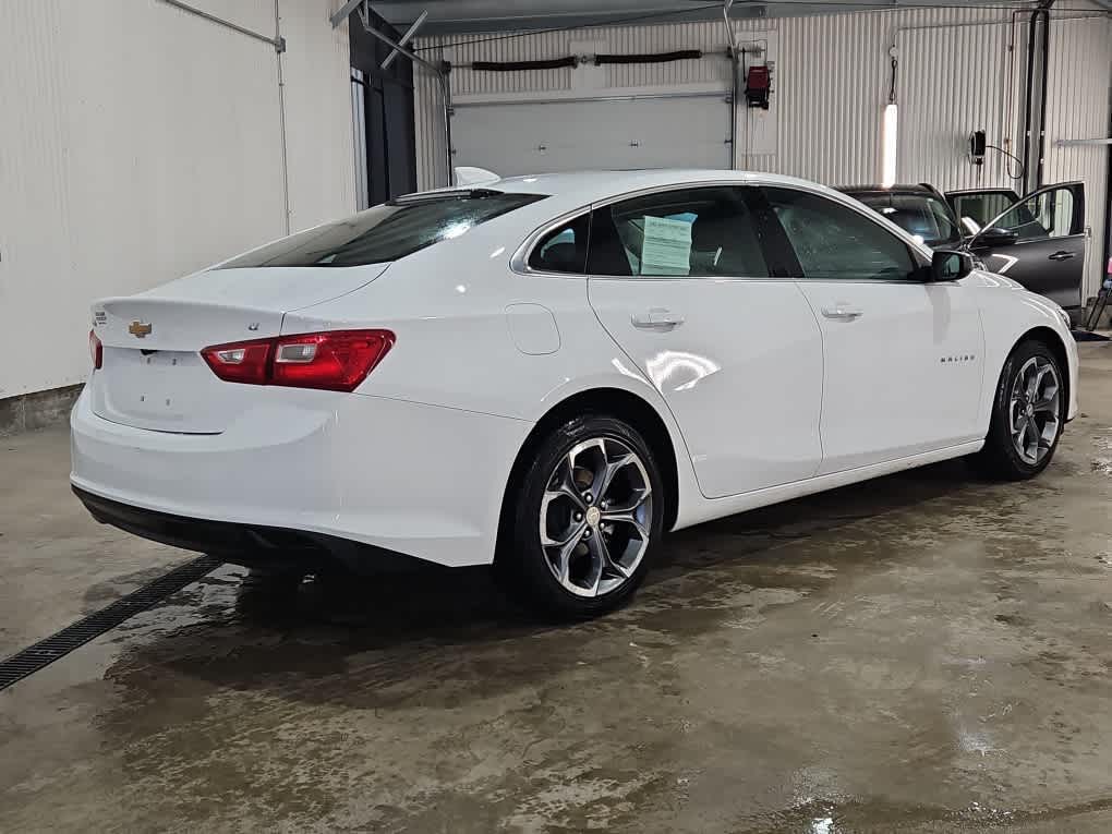 2023 Chevrolet Malibu 1LT photo 2