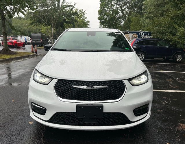2026 Chrysler Pacifica photo 9