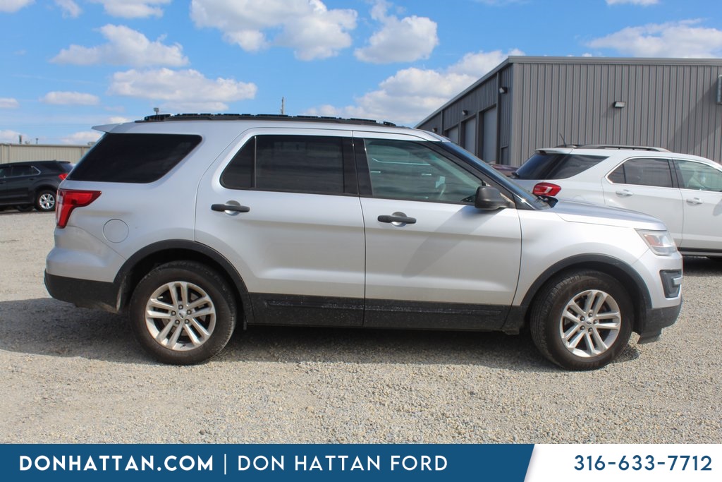 2016 Ford Explorer Base photo 3