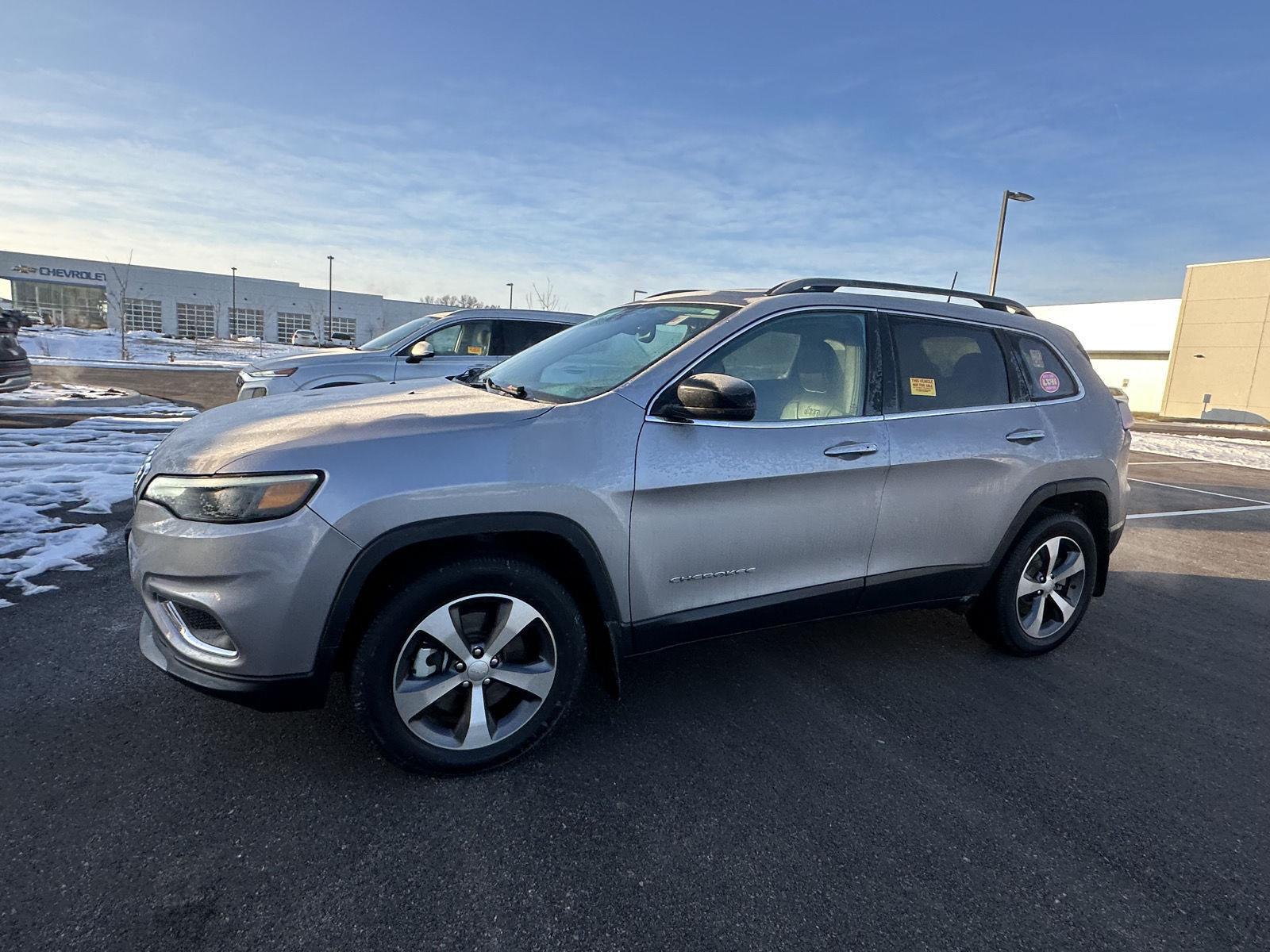 Used 2022 Jeep Cherokee Limited with VIN 1C4PJMDNXND513717 for sale in Kansas City