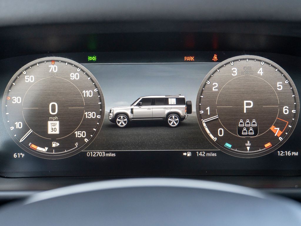 2024 Land Rover Defender 110 S photo 10