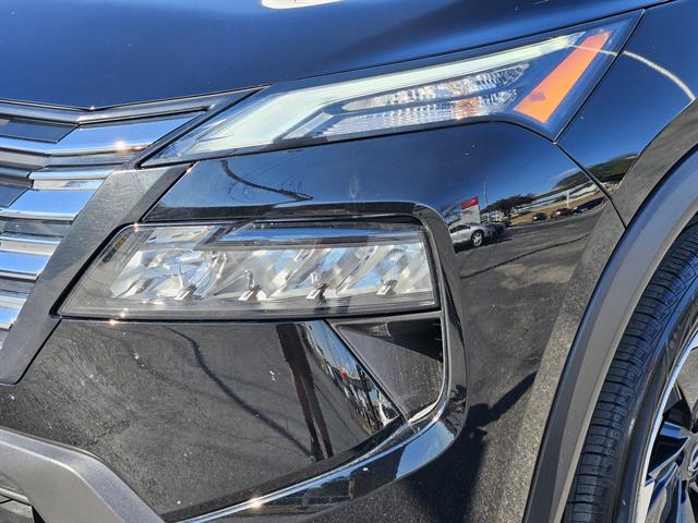 2024 Nissan Rogue SV photo 5