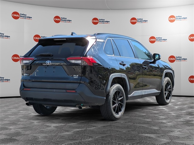 2019 Toyota RAV4 XLE photo 5